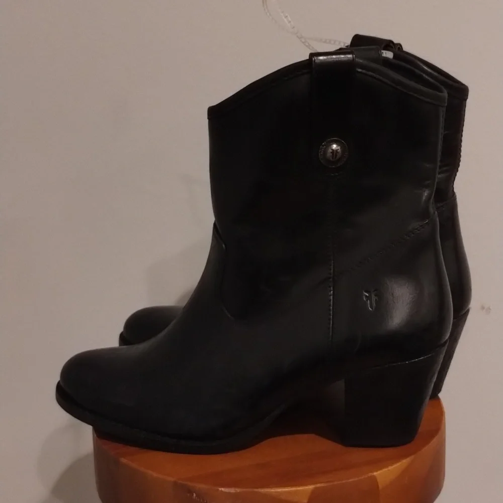 Frye Short Leather Black Boots Size 9 Jackie Button Wedge Boots NWT - Picture 3 of 6